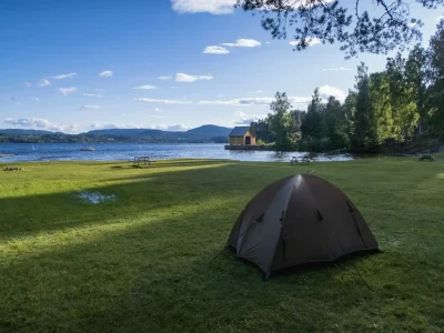 retkeily-saaristomerella-teltta-rannalla Teltta rannalla Saaristomerellä – retkeily luonnon rauhassa